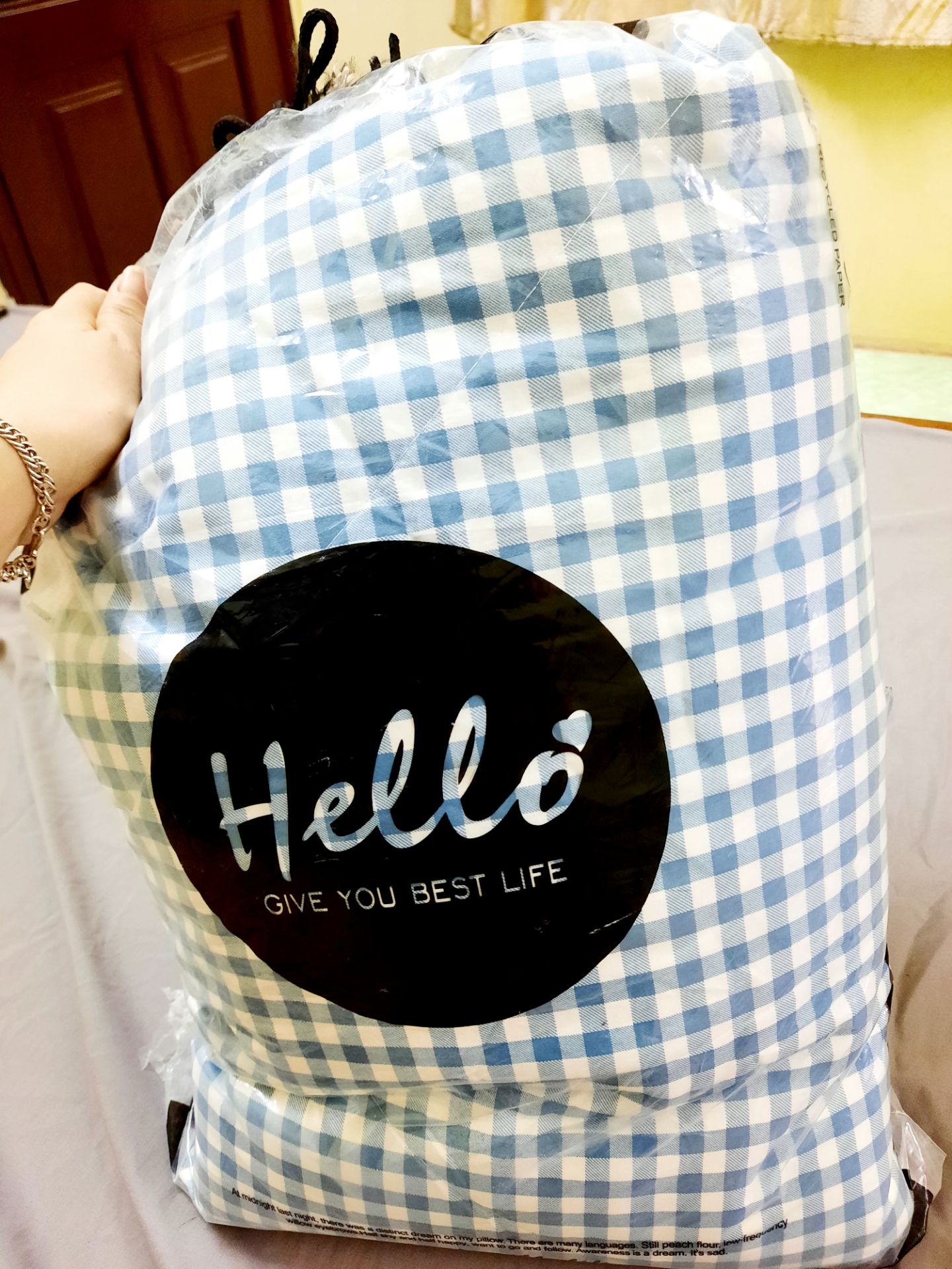 Hàng đẹp, màu sắc như hình, chất vải mềm và dày dặn, đường may chắc chắn, shop gói hàng cẩn thận lắm và giao hàng siêu nhanh luôn. Sẽ ủng hộ shop dài dài