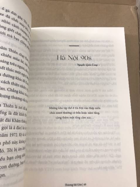 Ai từng ở hay đến thăm HN SG nên đọc cuốn này. Mấy câu chuyện được kể một cách dung dị, đơn giản và hơn hết là thật trân vô cùng.