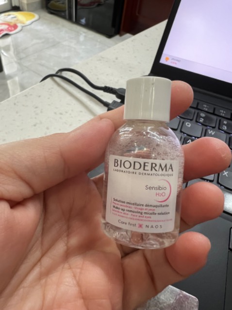 LÂN ĐẦU TIÊN BỊ *** TRÊN TIKI, CHẢ HIỂU SAO LẠI VẬY. Mua dưỡng môi mà giao nước tẩy trang, lại là thương hiệu khác.
Gọi điện, email đổi, vẫn giao lại cái này.
Đề nghị nhà bán và chính tiki coi lại, đừng để vì một shop làm ảnh hưởng toàn bộ các nhà bán khác với app này.