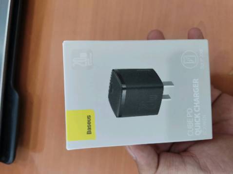 Đóng gói ok. Giao đúng kiện. Có sạc được cho điện thoại Iphone 12. Cũng có chức năng sạc nhanh. Giao hàng hơi lâu. Mong tên tuổi lớn xài ổn đinh.