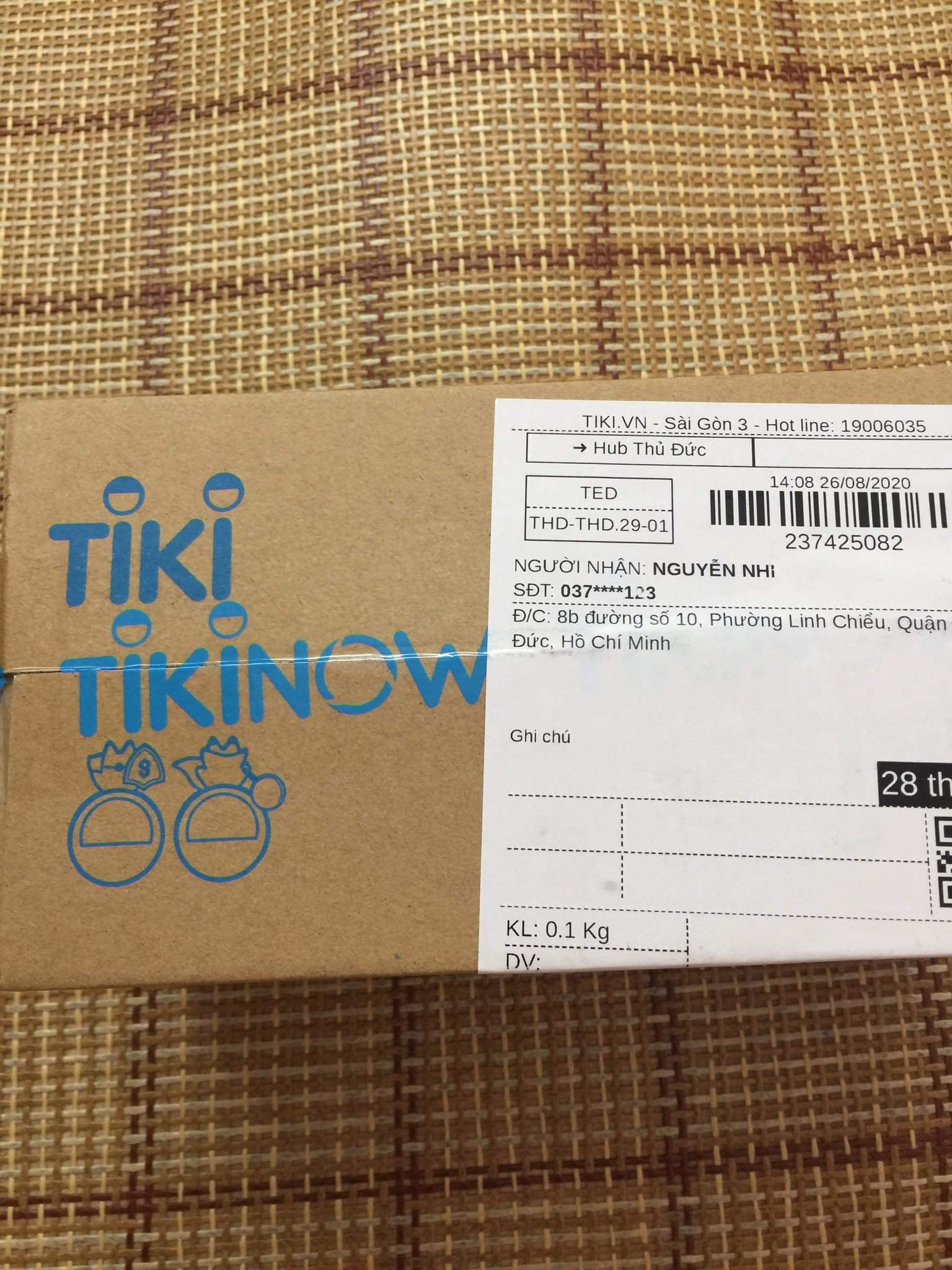 Đóng gói sản phẩm ok lắm, hộp tiki đẹp, bên trong còn có hộp đồng hồ riêng .shipper giao hàng cũng nhanh. đồng hồ mình chọn màu hồng đeo lên nhìn sáng da lắm??.nhận được mở ra vui hết sức nên mình chụp lên review liền nè. Tiki không bao giờ làm mình thất vọng