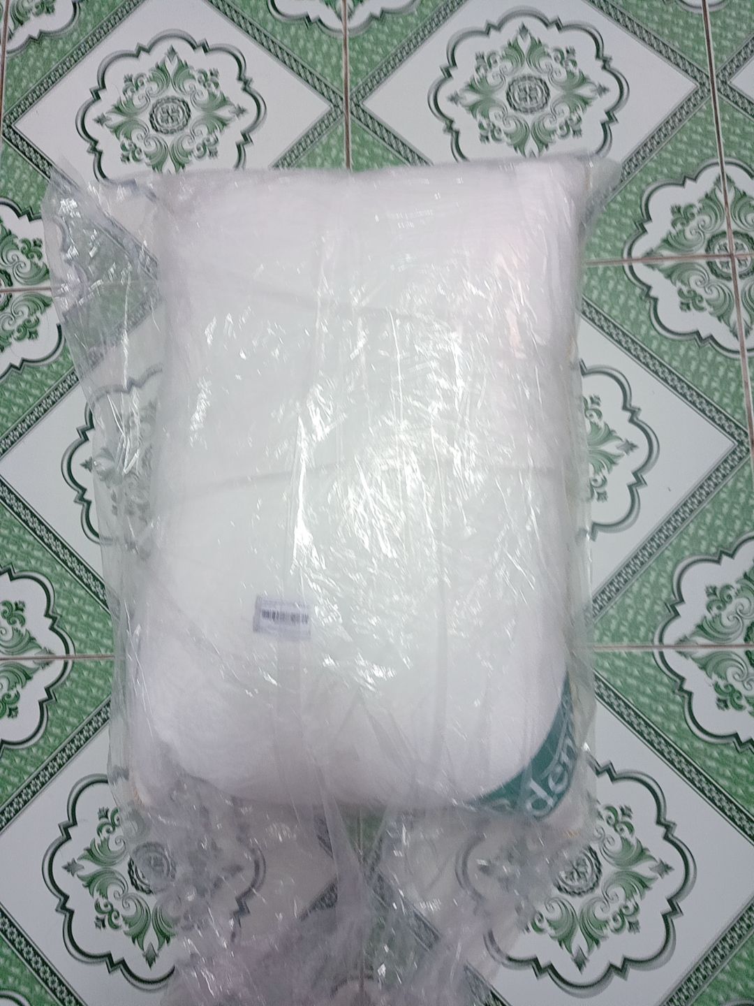 Gối rất êm, mềm mại, nằm rất thích. Mình mua 2 gối, nhưng shop đưa túi đựng chỉ 1 gối, đưa 2 túi ln thì thích hơn .