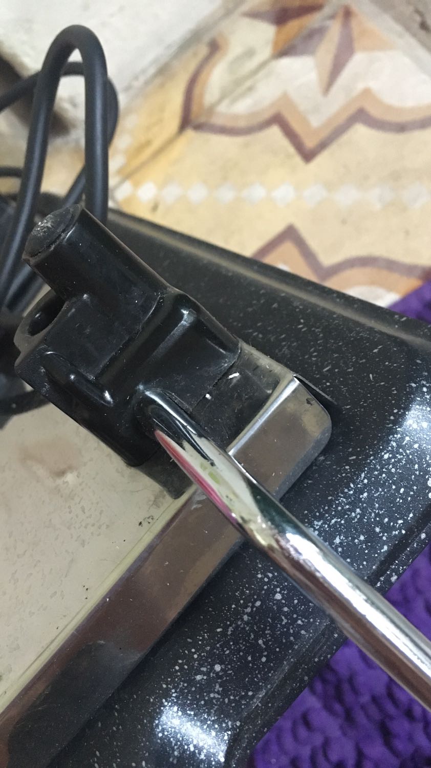 Vẫn để shop 4 sao để chúc shop bán đắt hàng, nhưng bếp của mình hộp và bếp rất cũ, hộp móp méo, bếp bẩn k mới sạch, xốp thì cũ mà vỡ lắm. K có sách HD hay giấy tờ đi kèm. Mình thử nồi thì hđ bình thường. Chắc hàng tồn kho nên hình thức thì hơi buồn.