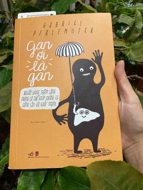 Nội dung rất hay, kiến thức được truyền tải dưới dạng những câu chuyện nho nhỏ, dễ hiểu và dễ thực hành nữa. Không ngờ gan lại là một cơ quan thú vị đến vậy!
Giọng văn rất hóm hỉnh, mình nghĩ bản dịch thành công, chỉnh chu, giữ được chất hóm hỉnh đó, đọc sách khoa học thường thức mà vui ghê!