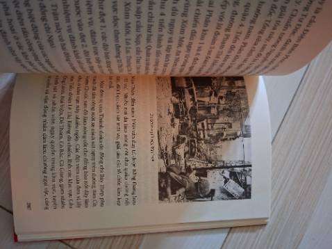 Sách có nhiều phim hay lắm, phim siêu cuốn luôn, phải mua đọc liền