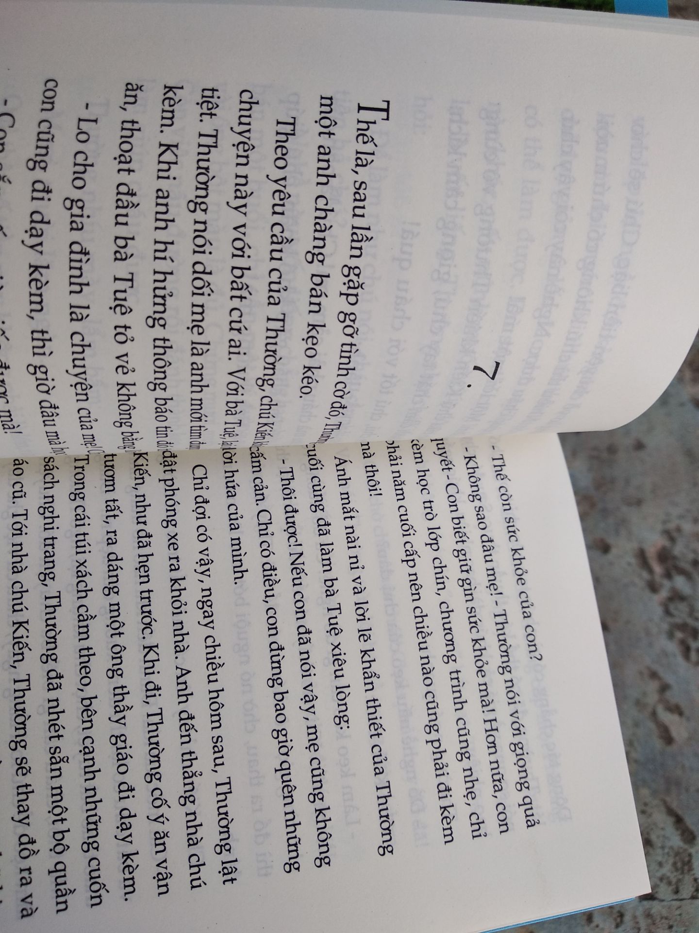 Lúc trước mình đã xem phim Bong bóng lên trời rồi, phim rất hay. Bây giờ đọc sách vẫn có rất nhiều chi tiết khác mà trên phim không có, mặc dù xem phim rồi đọc sách vẫn rất hay, đọc sách rồi xem phim lại càng hay đó nha!