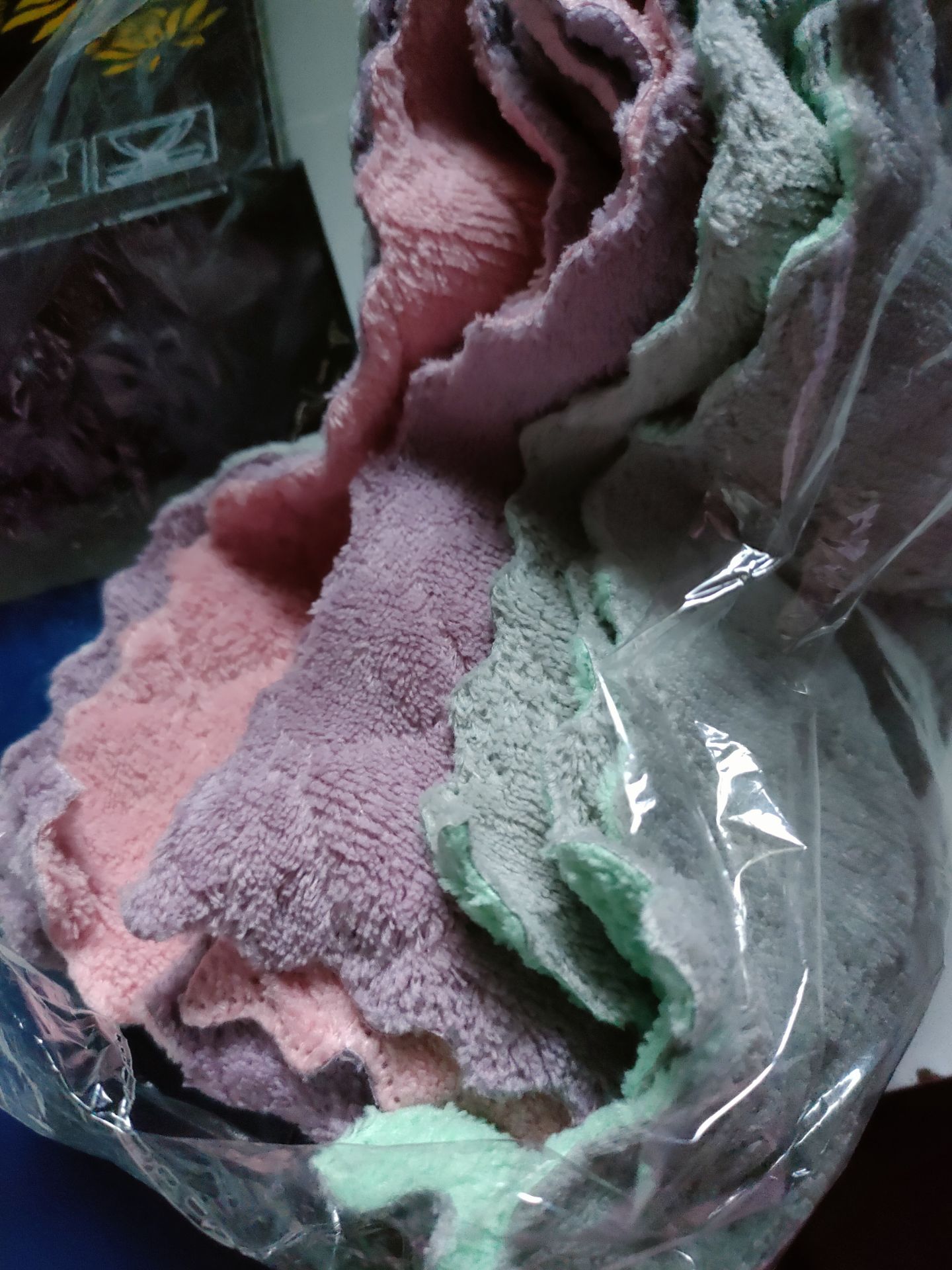 bé rất thích.khăn thì rẻ hơn so với nhiều shop khác