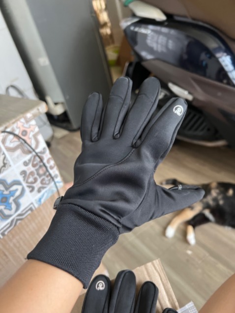 Ban đầu nhìn to nhưng mang vào khá vừa, đường may đều chất liệu trông khá tốt, điều quan trọng là mang đi hà giang mùa đông ko biết giữ ấm oki ko