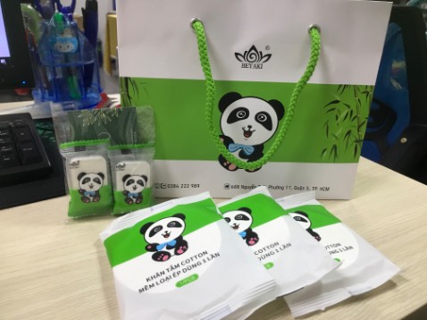 Ad rất có tâm luôn ạ. Bữa trước mình dùng khăn tắm bị lỗi và có báo với ad thì ad đổi cho mình 3 khăn tắm khác, 2 khăn mặt nữa chớ. Khăn dùng rất ok rất thích luôn ạ.