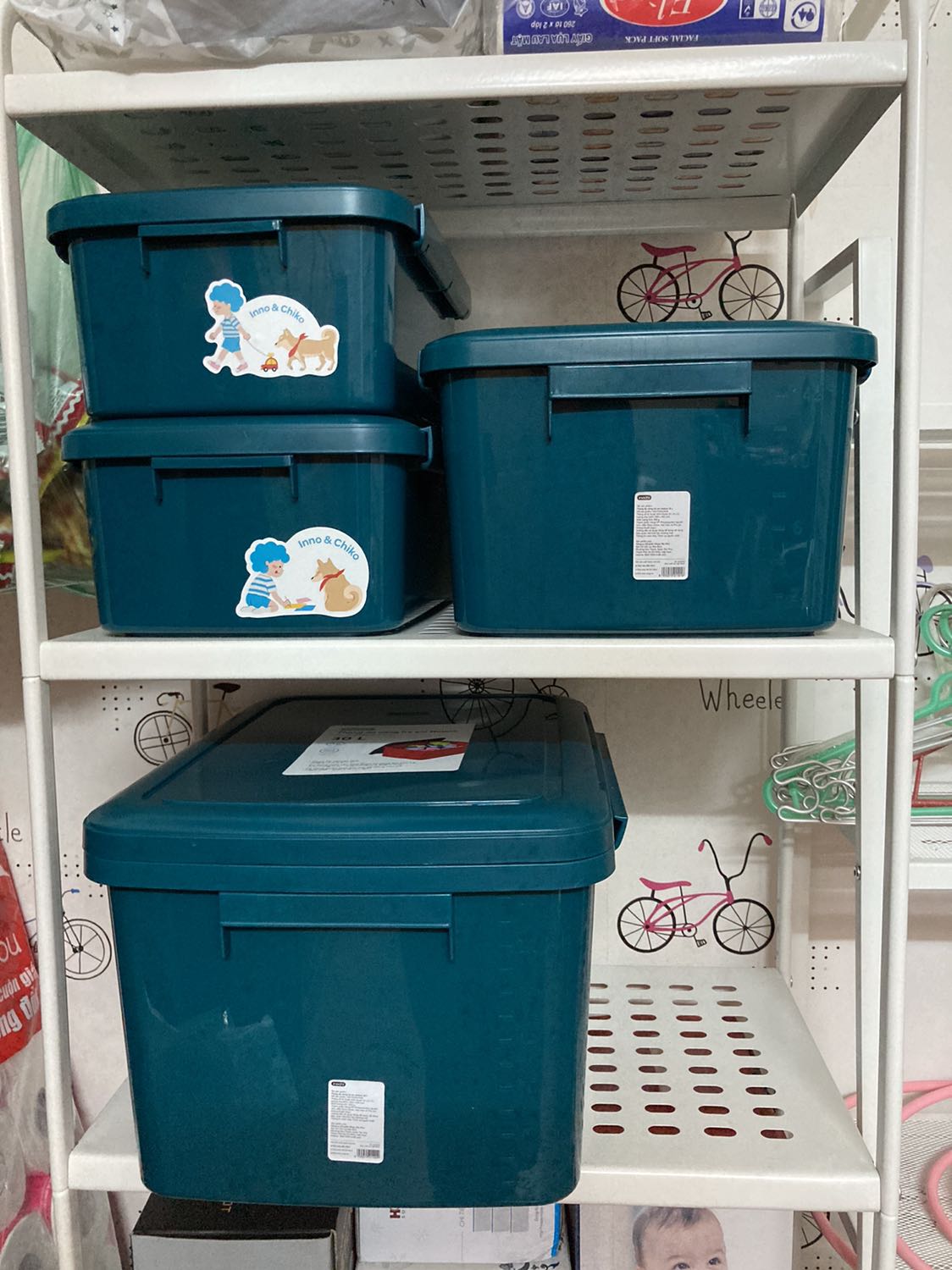 Rất ưng sản phẩm này, mình mua đủ cả 3 size 10-18-30L để thay hết mấy thùng giấy đang dùng ở nhà. Quần áo trái mùa, đồ chơi, sách truyện của con được cất gọn gàng mà ko lo bụi.