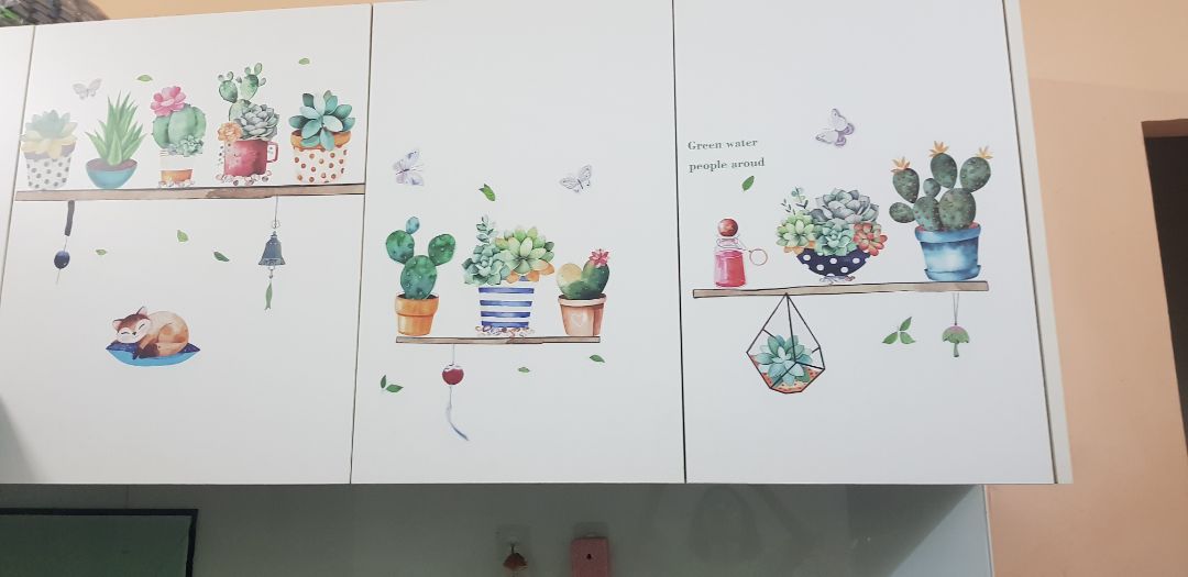 màu sắc trang nhã, hình ảnh đẹp, mình thấy decal dán trên gỗ mà nền trắng là đẹp nhất dán keo chắc chắn gỡ ra dán lại vẫn dính tốt.