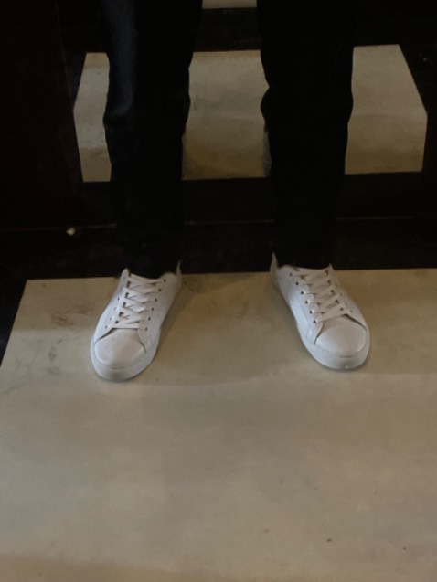 Chân mình 25,6cm mang size 41 hơi rộng. Size 40 chắc vừa