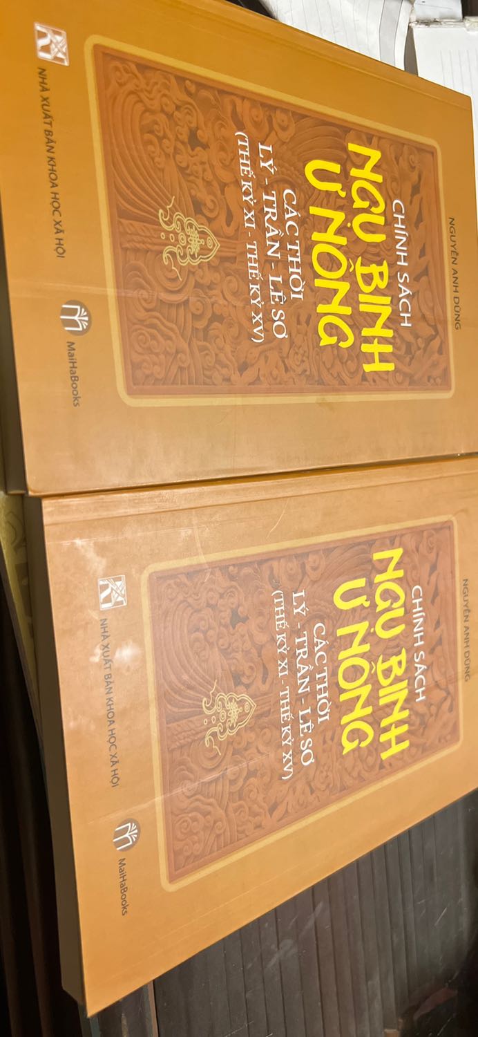 Đặt hàng 2 quyển nội dung khác nhau lại gửi 2 quyển với cùng 1 nội dung