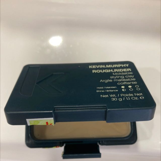 Giao hàng nhanh gọn, tem nhãn đầy đủ, mùi thơm ngọt, lưu mùi lâu, tóc không bị bóng hay bết dính. Nói chung không có gì phàn nàn