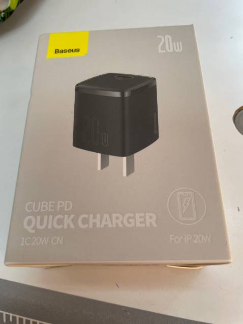 Hàng được chuẩn bị và giao nhanh.Sạc thực tế cầm rất đã tay,đầm chắc.Hộp đựng có tem mác đầy đủ,nguyên seal. Sạc thử thì tốc độ cũng nhanh,củ sạc k bị nóng,máy mát
Thanks shop