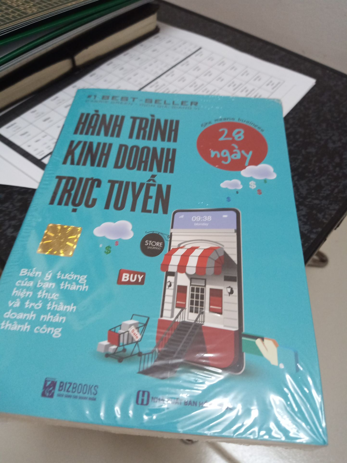 mình thấy cuốn sách này tại nhà sách Phương Nam, một thời gian dài sau mình muốn kinh doanh online nên quyết định tìm mua