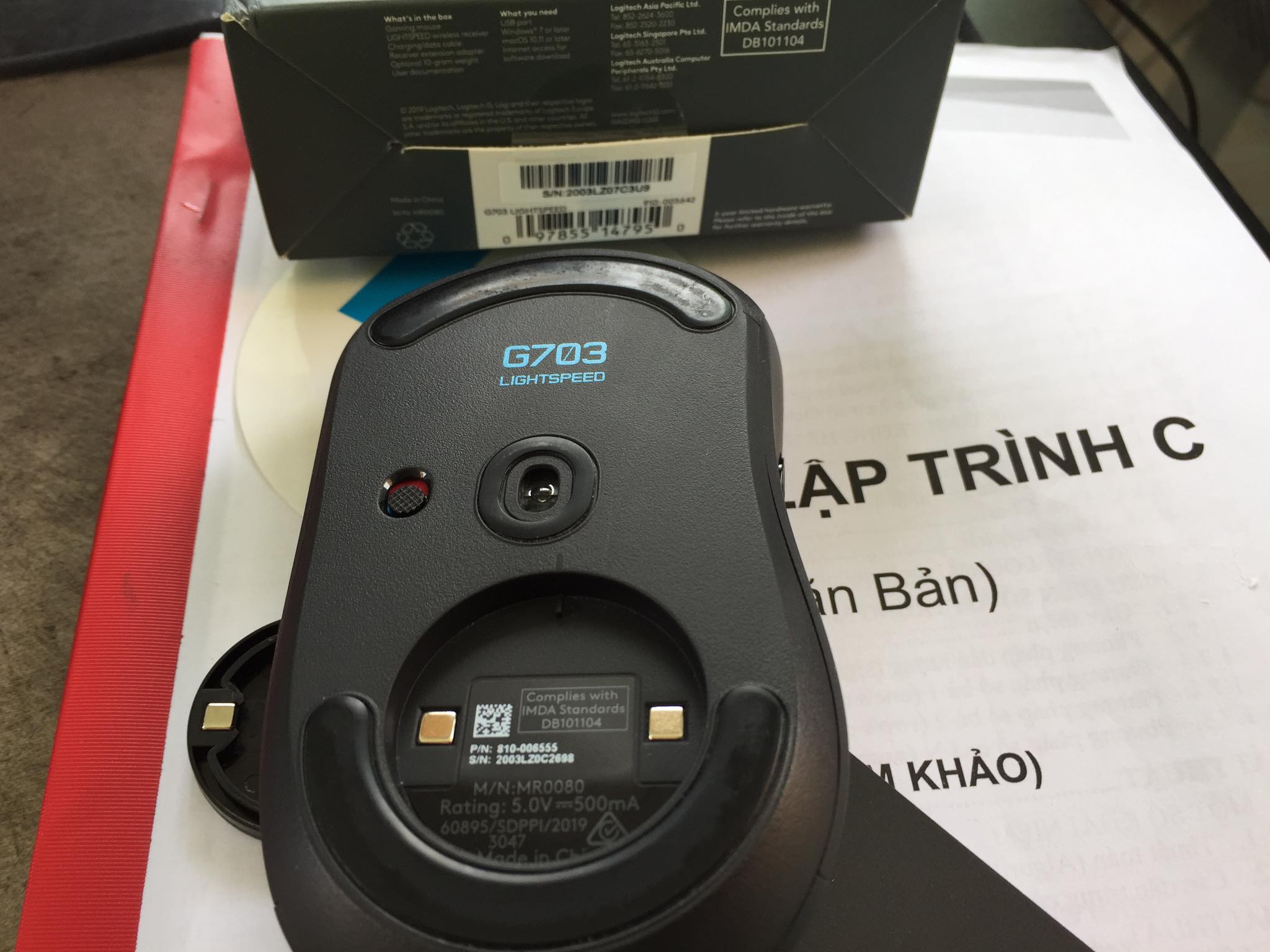 Chuột vừa mở hộp thì:
- Đầu thu nằm hổng chân lên trời.
- Feet chuột thì trầy trụa, bong tróc.
- Chỗ sạc thì đóng đầy bụi.
- S/N của chuột thì không trùng với hộp. Chuột vừa mở hộp thì:
- Đầu thu nằm hổng chân lên trời.
- Feet chuột thì trầy trụa, bong tróc.
- Chỗ sạc thì đóng đầy bụi.
- S/N của chuột thì không trùng với hộp.