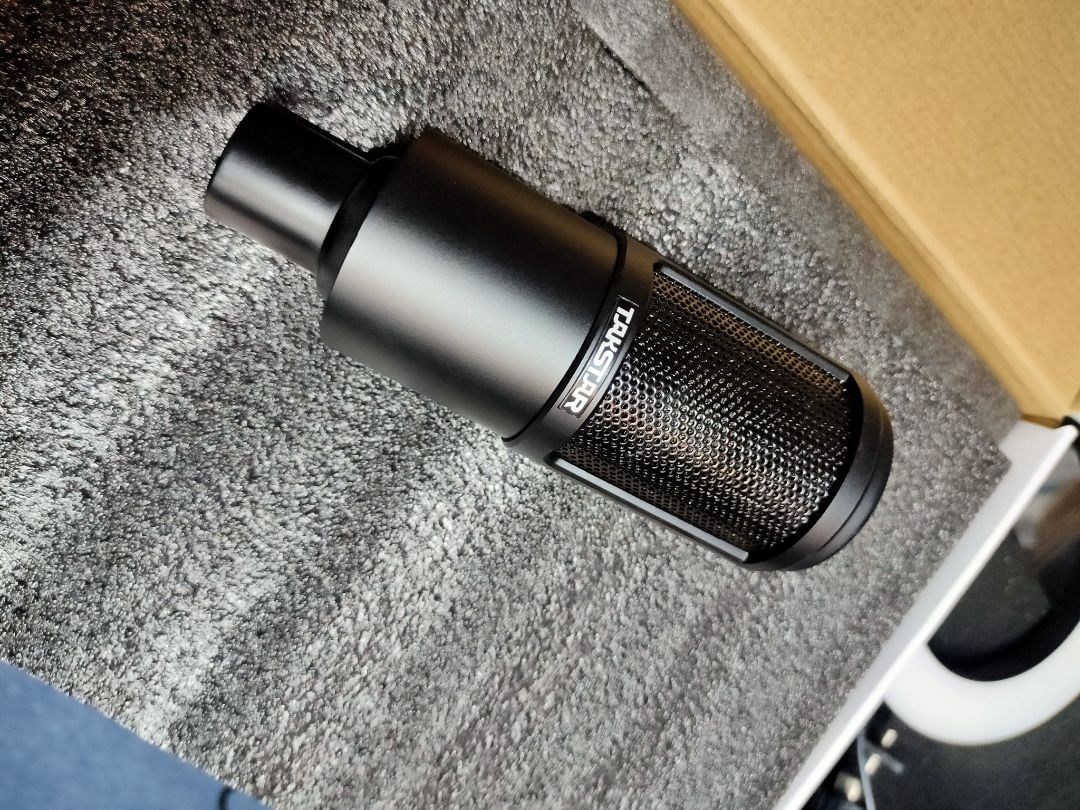 hàng chính hãng quả ko sai tiền nào của ấy rất đáng để mua .shop này bán hàng rấ chiều khách.sẽ ủng hộ shop lâu dài