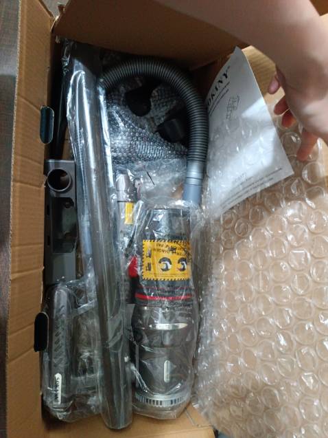 Máy hút khoẻ, giá rẻ hợp lý. Máy nhỏ gọn, nhiều loại đầu hút, lại dễ vệ sinh. Nên mua