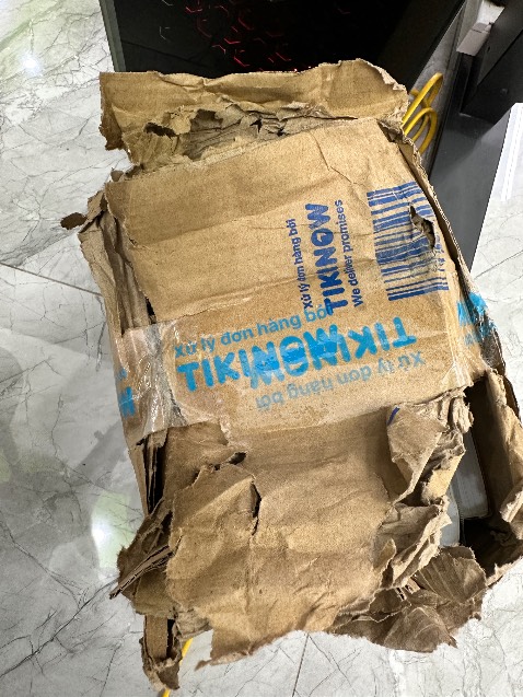 Sách thì rất Ok nhưng cách đóng gói của Tiki dạo này cẩu thả quá. Mua 1 lần 6 cuốn mà đóng cái hộp nát, không có bọc hay gói gì bên trong, về đến nơi còn mỗi cái băng keo giữ lại. Sách thì rất Ok nhưng cách đóng gói của Tiki dạo này cẩu thả quá. Mua 1 lần 6 cuốn mà đóng cái hộp nát, không có bọc hay gói gì bên trong, về đến nơi còn mỗi cái băng keo giữ lại.