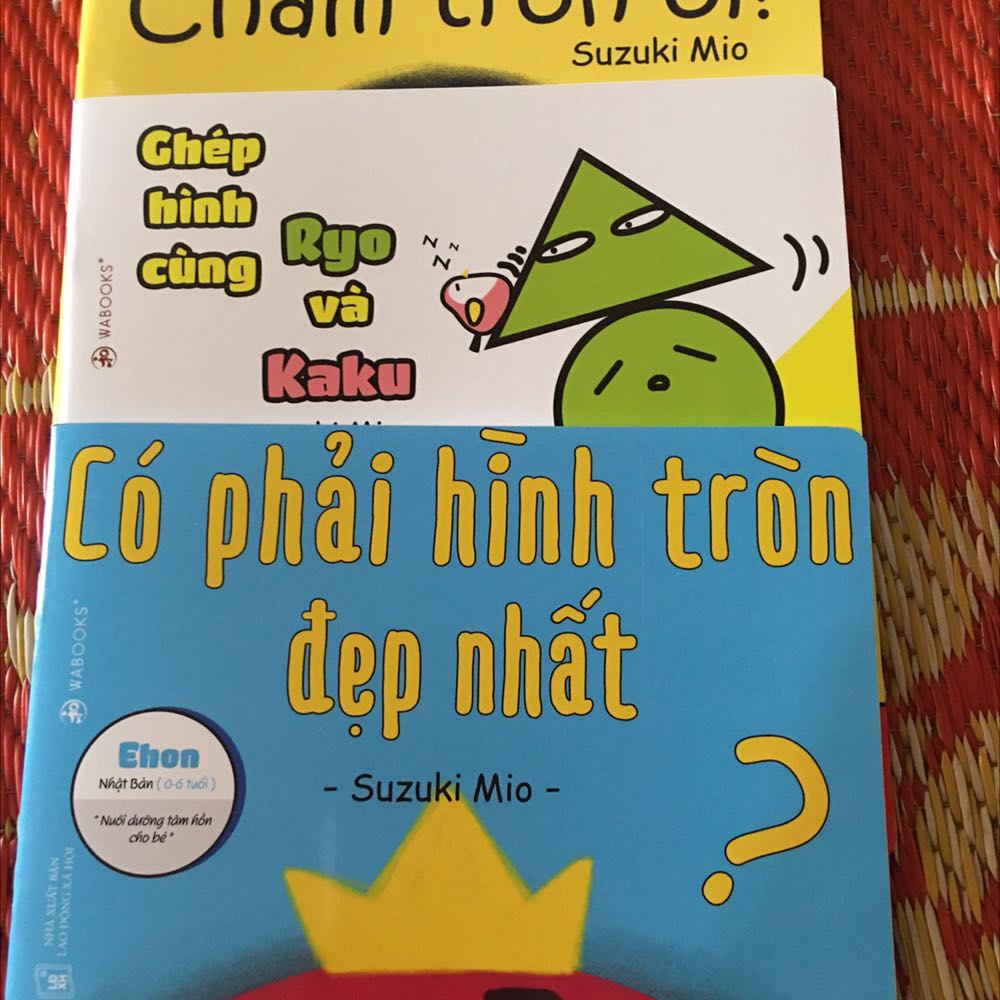 Sách đẹp, giấy in dày dặn, sách nói về các hình khối