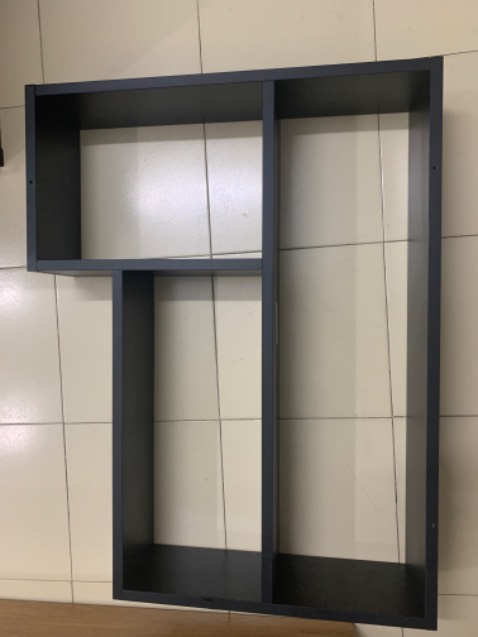 Kệ chỉ có 3 lỗ thay vì 4 lỗ làm sao để bắt chắc chắn vô tường shop ?