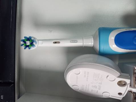 Đầu bàn chải nhỏ, lông mềm, lực xoay khá mạnh.