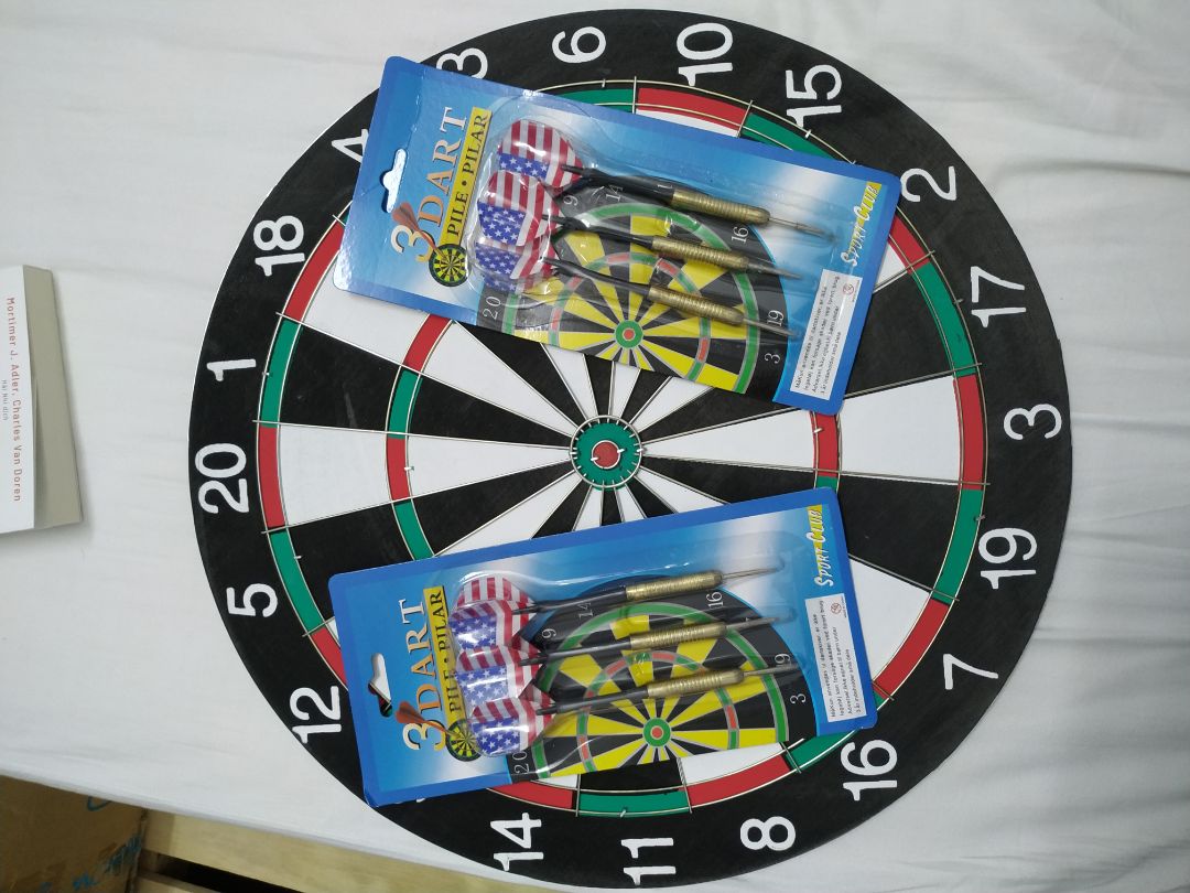 Sản phẩm giao hàng nhanh.
Về bảng hồng tâm có hai mặt rất tiện nhưng phần móc treo bảng cảm giác hơi yếu nhưng vẫn xài ổn.
Phi tiêu thì có hai bịch, 6 phi tiêu nhưng chỉ có 4 bịt mũi. Phi tiêu hơi cũ nhưng xài ổn, phóng rất đầm tay, có điều một phi tiêu bị lỏng phần thân với mũi, chỉnh sửa chút là ok luôn.
Phóng rất đã, phù hợp với người lớn.
Châm trước cho 5 sao ạ ???