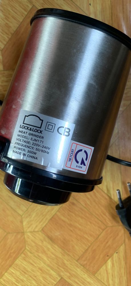 Mua xay dc 3 lần rồi,,,, giá 699k ngày 5/3/2022
Xay hơn nửa kí thịt Chút thôi,,,, bỏ nhiều nó chấy moter,,, nhớ cắt nhỏ thịt trước
xay giò -chả -nem nặng qua là cháy đó,,,,,,, thịt tươi-rau củ là ổn,,,, mà lưỡi dao bén dữ lắm coi chừng tiệng ngón ,, như phim lực dương😳

🥵 Bảo hảnh ở đâu? 
🥵 trước khi mua , không thể chat với shop - cửa hàng !
🥵 tiki hơi kém ! 
🥵