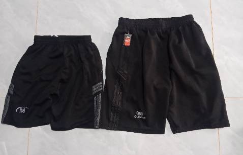 Tôi đặt size XL 1 cái trắng, 1 cái đen nhưng giao 2 cái đen, lại 1 lớn 1 nhỏ. Này là shop k có hàng bỏ bừa thế vô à