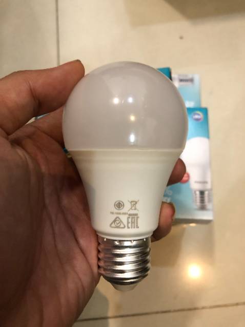 Đèn rất sáng, gắn thử không có hiện tượng giật, lập lòe như các loại đèn led giá rẻ khác khác đúng với câu "Tiền nào của nấy". Hàng chính hãng có tem nhập khẩu nên yên tâm về chất lượng. Shop tư vấn nhiệt tình, chu đáo, thông báo luôn cả tình trạng đơn hàng để người mua theo dõi. Cảm ơn Shop sẽ ủng hộ trong tương lai!