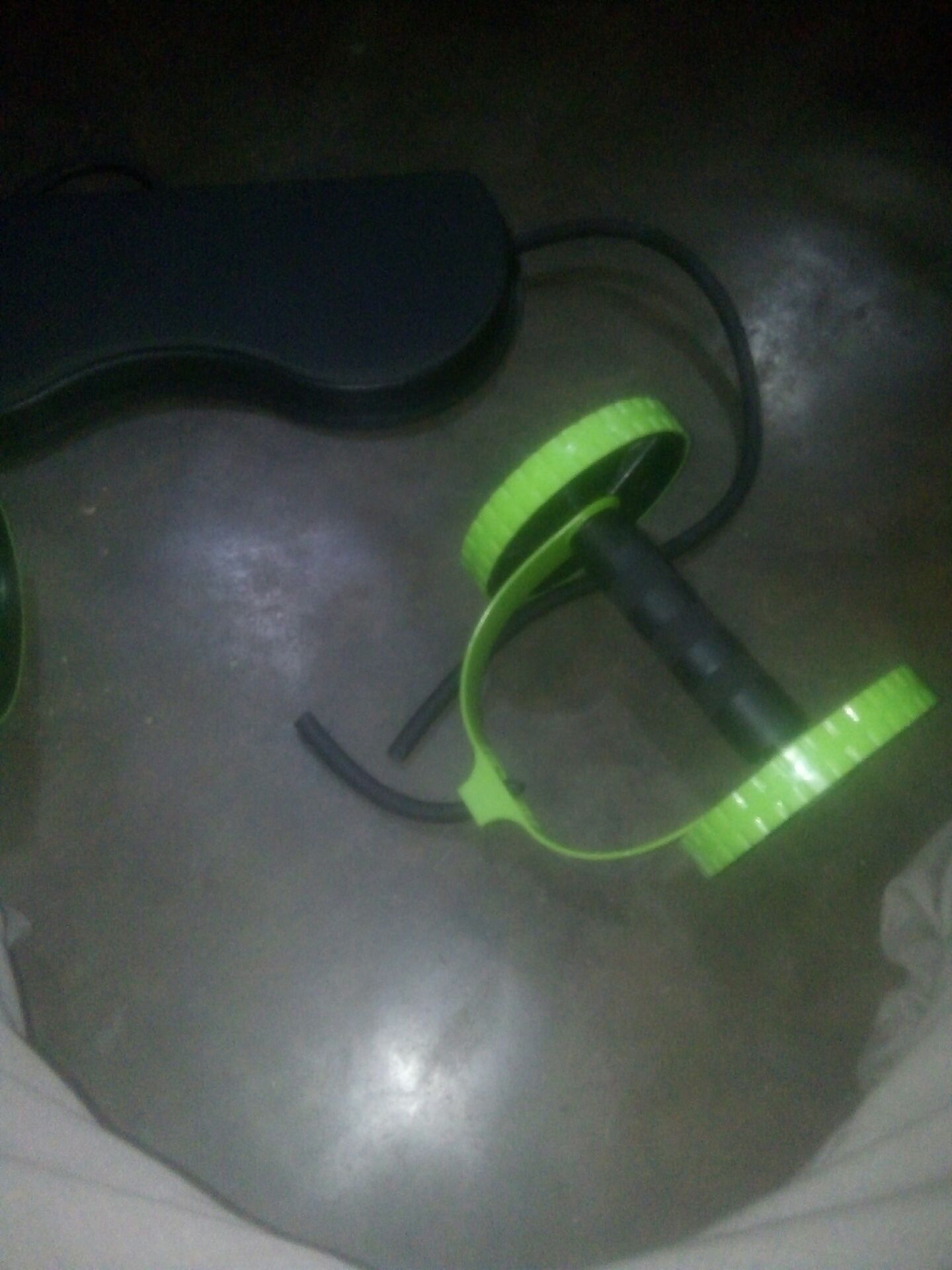 mới sư dụg chưa dc 5p đa đứt rôi..chán.giờ muốn thay day thi phai lam s..chứ hàg mới ma như vây s dc mới sư dụg chưa dc 5p đa đứt rôi..chán.giờ muốn thay day thi phai lam s..chứ hàg mới ma như vây s dc