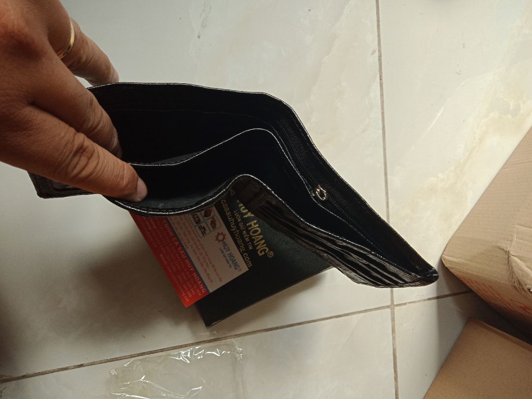 Cực kì hài lòng bóp da bò thật dập vân cá sấu quá đẹp 5 sao cho Huy Hoàng