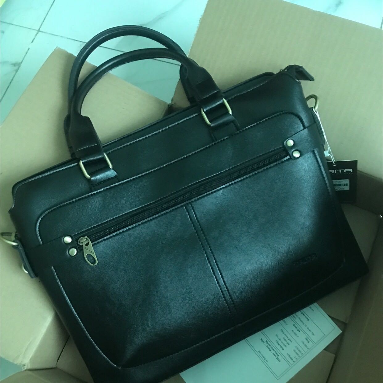 Giá quá rẻ, chất da mềm dầy dặn, đường may không lỗi lầm. Nên mua nha mọi người . Đóng gói chắc chắn . Cảm ơn Shop nhiều