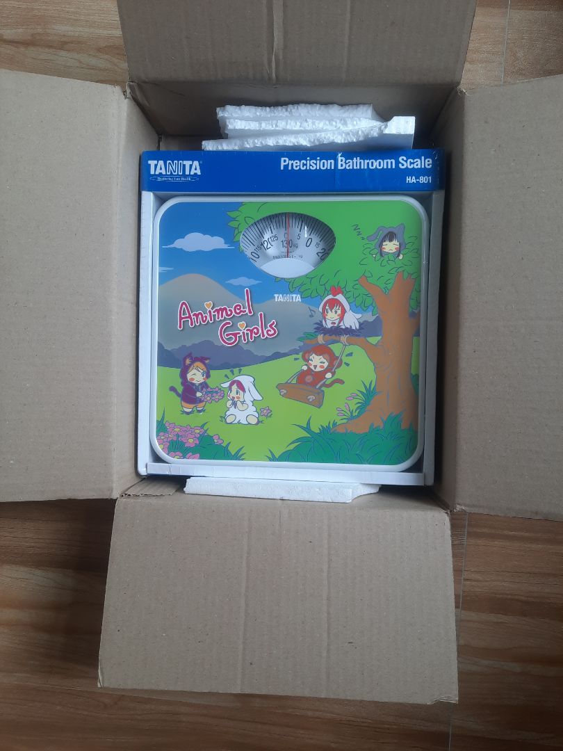 10/06 đặt mua 1 cân Laica.
11/06 giao cân Tanita, yêu cầu đổi trả ngay trong ngày.
Không nhớ 12 hay 13 Tiki nhận hàng lại.
18/06 Tiki giao lại cái cân Tanita y hệt như cũ, giống từ nhãn hiệu, màu sắc đến hình ảnh.
Tôi ko thường dùng cân nên cũng ko biết cân nào tốt hơn, nhưng mua một đằng giao  một nẻo kiểu này là ko được. Mua để kiểm soát cân nặng mùa dịch mà đổi trả kiểu này chắc hết dịch luôn vẫn nhận lại đúng cái cân ban đầu. Quá chán!