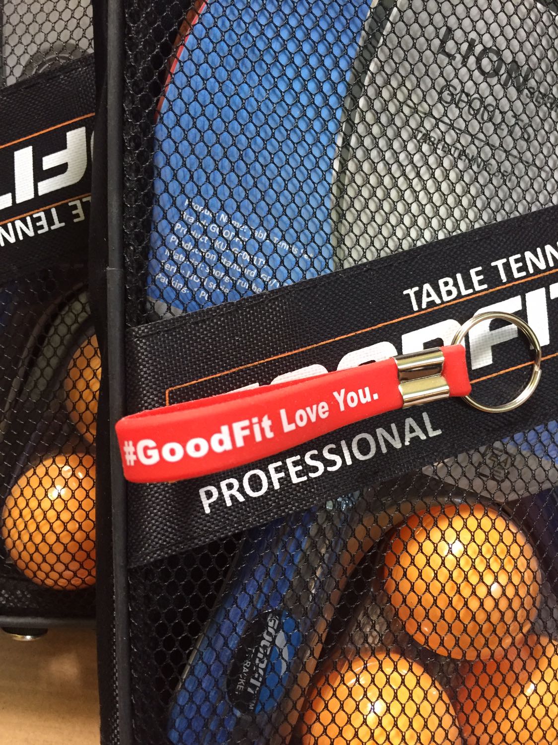 Mình có cảm giá đơn hàng này cửa hàng làm việc rất chỉnh chu ngay từ công việc gói hàng rất cẩn thận.
Đầu tiên thì mình kiểm tra có đầy đủ những thứ mình đặt 2 cặp vợt cán ngắn và 30 quả banh
Chất lượng vợt đúng như mình mong đợi và banh thì đủ 30 quả ko thiếu 1 quả nào :3
Vớt giá 180k 1 cặp thì như thế là oke rồi
Quan trọng nhất vẫn là độ nảy và độ bền của bóng thì 30 quả mình đặt( có chữ GOODFIT) đều đáp ứng đc.
Tuy nhiên khi mua vợt sẽ được tặng kèm 3 quả bóng dù có độ nảy nhưng ko được bền cho lắm(bóng tặng nên mình ko mong đợi gì) mình chỉ bóp nhẹ thôi mà nó đã có lằn rồi
Tóm lại thì mình vẫn đánh giá 5* cho đơn hàng,so với những mặt hàng tương đương và cách làm việc của cửa hàng thì mình hoàn toàn chấp thuận và cảm thấy tốt rồi.