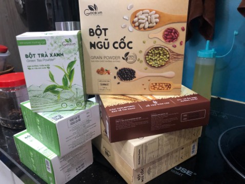 Hộp đẹp, đóng thành từng gói nhỏ nên rất tiện lợi. Hương vị trà xanh rất dễ uống. Date mới, nóng bỏng tay. Shop hỗ trợ khách rất nhiệt tình, giao hàng nhanh, đóng gói đẹp. Sẽ ủng hộ tiếp khi sử dụng hết.