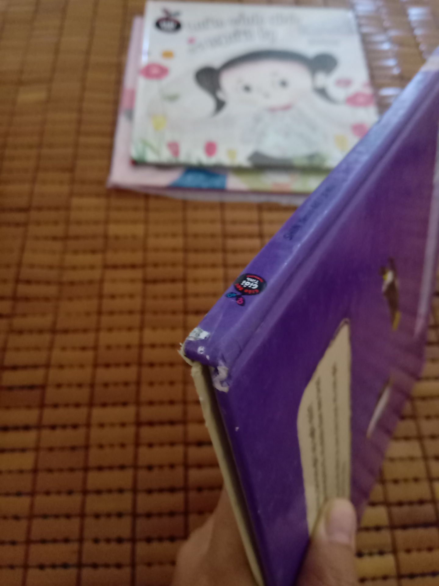 sách quá cũ mà sao lại có thể giao cho khách hàng được chứ, có lẽ đây là lần cuối cùng mua hàng trên tiki