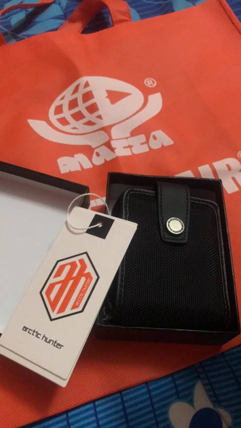 Sản phẩm đẹp, dày dặn và ổn so với giá. mình mua tặng nên rất vừa ý. đặt hôm trước là hôm sau nhận được. cám ơn shop.