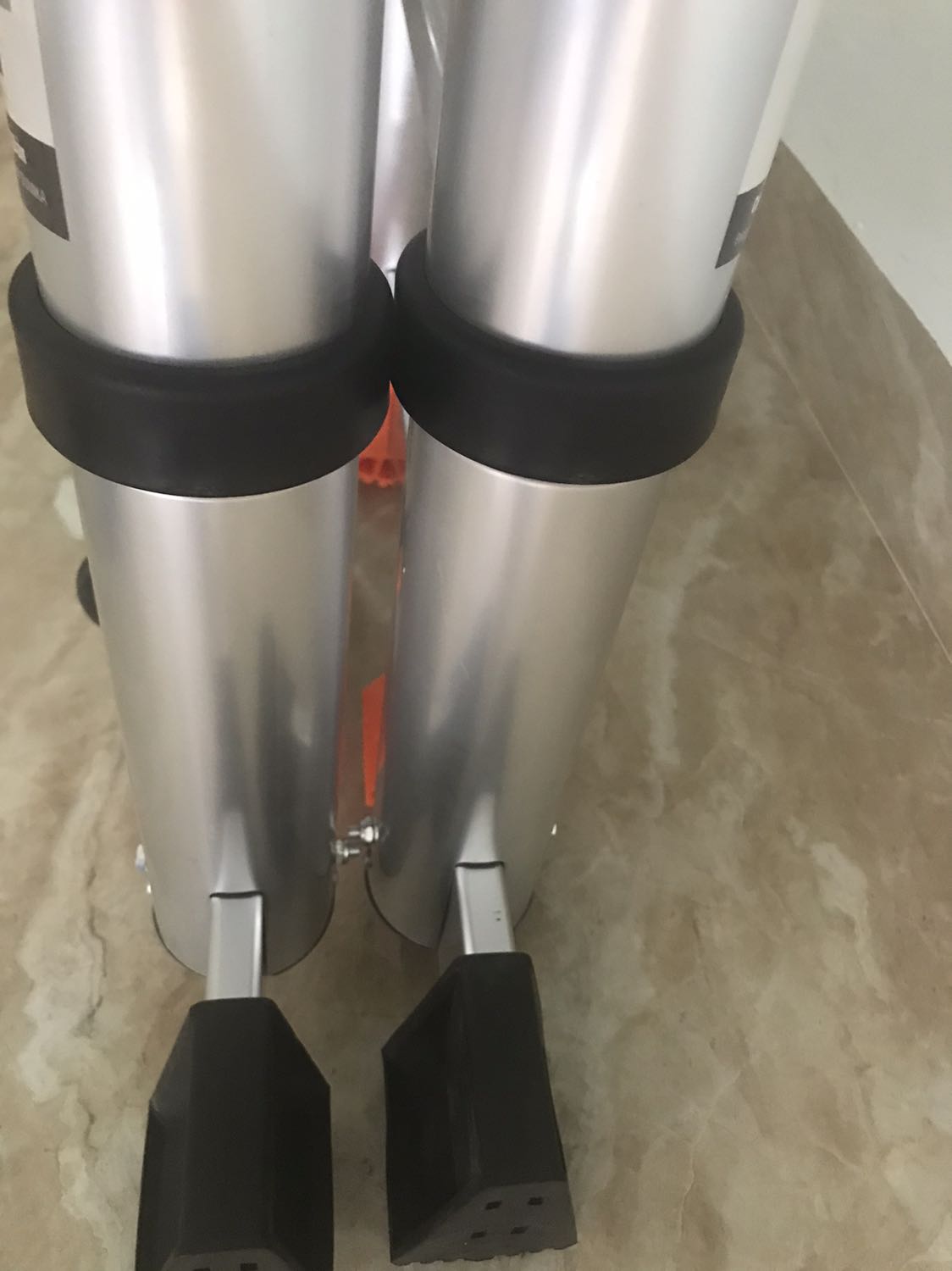 - Giao hành cực nhanh
- Giao hàng nhiệt tình, sẳn sàng đổi địa điểm khi khách yêu cầu
- Hàng lắp ráp dễ, một số chỗ hơi khó tí nhưng nhìn chung ổn
- Thang đứng vững, yên tâm.
- Chiều cao thang phù hợp với gia đình