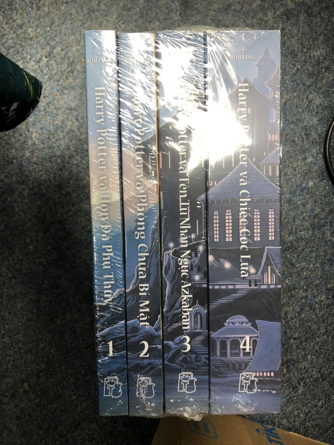 Đóng gói ok, giao hàng nhanh, sách được bọc kỹ và mới. Thích tiki vì có lịch trình giao hàng rõ ràng