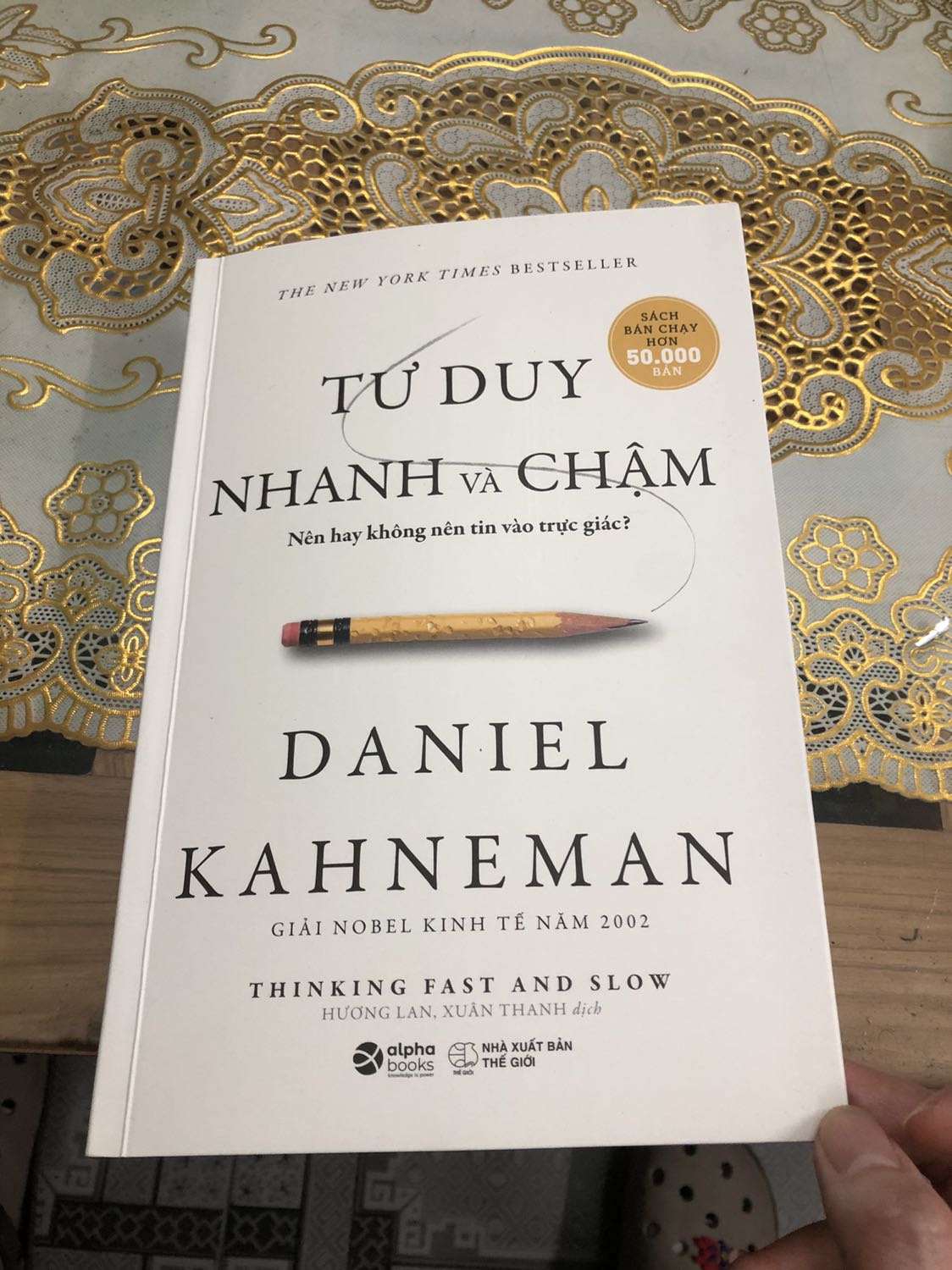 Sách rất đẹp, giấy thích, quyển to dễ đọc.