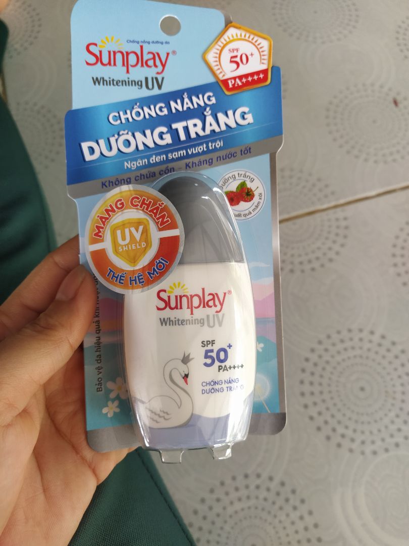 sp đóng gói tốt giao hàng nhanh son tặng kèm lên màu xuất sắc luôn,e này mình xài chau đầu tiên nên ko biết ẻm sao nữa xài tốt quay lại mua tiếp,mà sao e này giá rẻ dữ   ko biết,😆