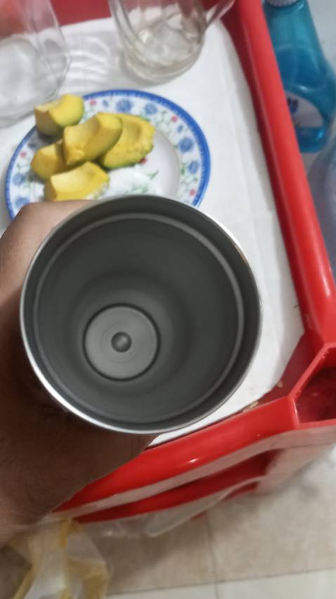 Chất liệu inox. Vỏ ngoài bằng thép trắng kg gỉ.
Cốc đẹp. Kg bị nóng ngoài khi đựng nước nóng..kg vịn mồ hôi ngoài khi bỏ đá 
Hàng Nhật rất đẹp 
Rất sang 
Shop tư vấn nhiệt tình. Thanks shop