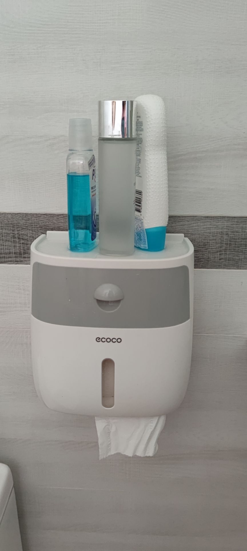 Hộp này nhà mình sử dụng 2 năm rồi, mua ở chỗ khác, nay mua thêm ở Bảo Bảo store. Người bán giao hàng cho bên vận chuyển rất lâu luôn, cả 10 ngày mới nhận đc hàng