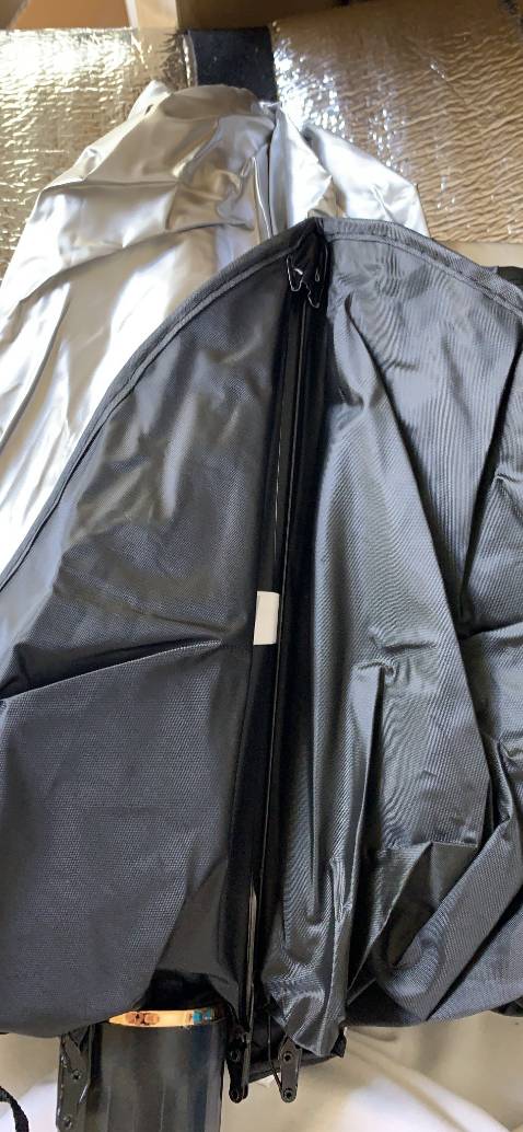 nhận được hàng rất hài lòng, lúc mua chỉ lo nan ô làm xước kính nhưng nhận hàng thì yên tâm sử dug rồi.bọc nan ô chắc chắn lắm.Sốp cũng nhiệt tình.