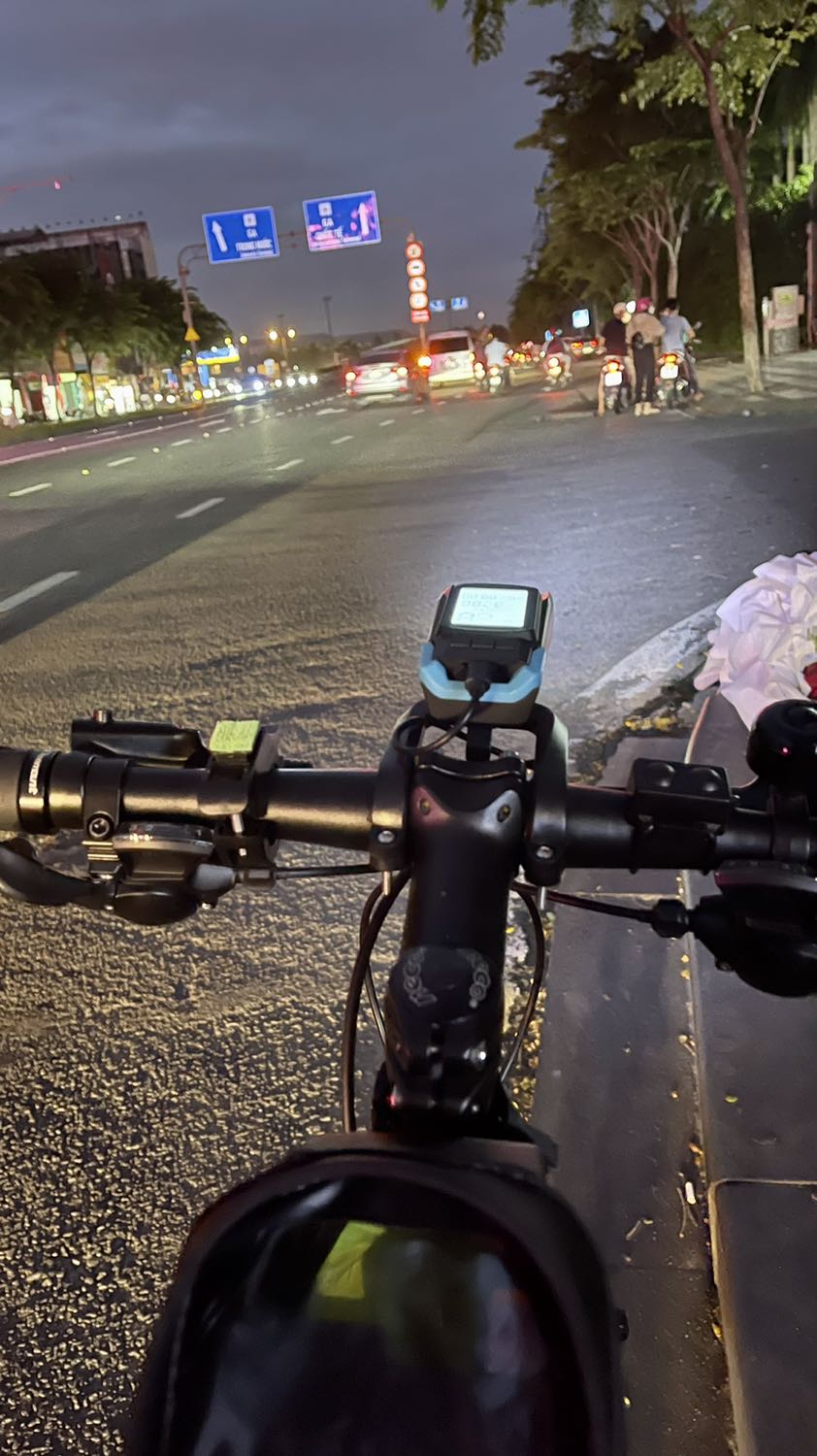 Kính sử dụng tốt hay hình phản chiều rỏ ràng, tiện xếp gọn, giá ship đến HCm cao, nên ghi rỏ số lượng kính là 1 cái chứ không phải 1 cặp trên chổ mua hàng, ghi chổ thông tin nhiều khi không để ý, nên chọn mua chỉ được 1 cái giờ mua thêm 1 câi lại mất phí ship đến 44.000 quá đắt.