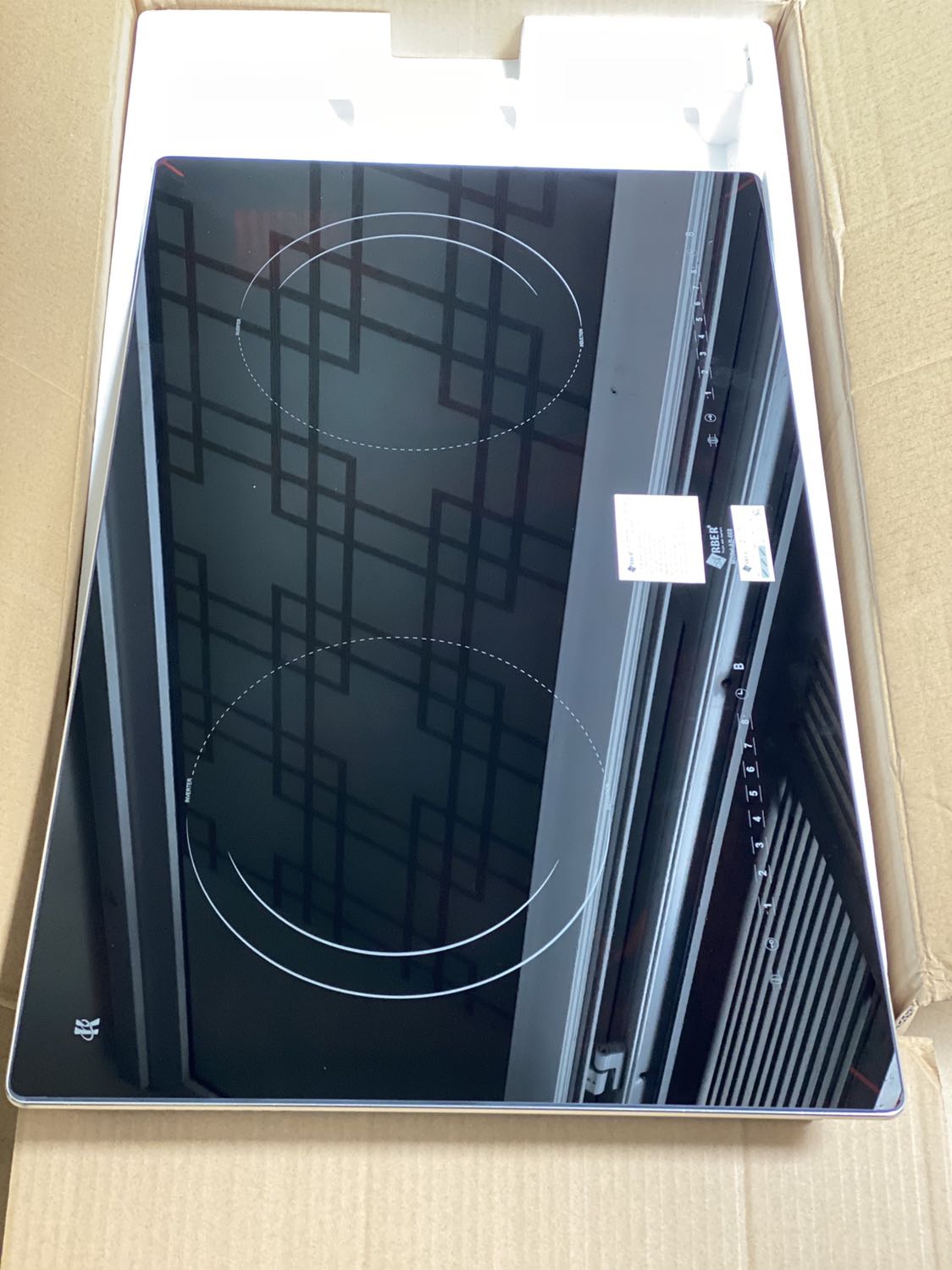 Hàng tốt. Tôi không thích viền kim loại bao cạnh bếp.