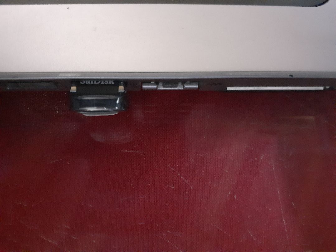 Usb có vẻ ổn, mua từ cửa hàng Official Store dù mắc hơn so với cửa hàng thường một chút nhưng đổi lại là sự an tâm về hàng chính hãng.
Vì laptop mình cổng usb 2.0 nên vẫn chưa cảm nhận dc sự nhanh của thiết bị usb 3.0 hihi
Thiết bị nhỏ, gọn, xinh và có thể gắn luôn vào laptop như một ổ cứng phụ. Usb có vẻ ổn, mua từ cửa hàng Official Store dù mắc hơn so với cửa hàng thường một chút nhưng đổi lại là sự an tâm về hàng chính hãng.
Vì laptop mình cổng usb 2.0 nên vẫn chưa cảm nhận dc sự nhanh của thiết bị usb 3.0 hihi
Thiết bị nhỏ, gọn, xinh và có thể gắn luôn vào laptop như một ổ cứng phụ.