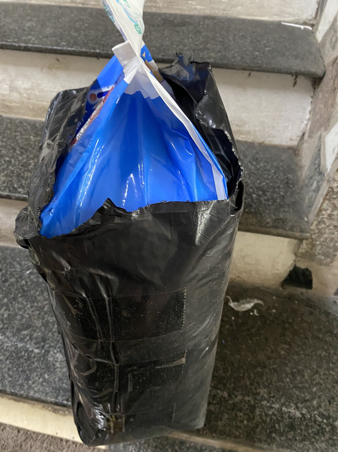 Ghi combo 2 nhưng giao có 1. Đề nghị shop lần sau ghi rõ ràng rành mạch tránh hiểu lầm cho khách hàng